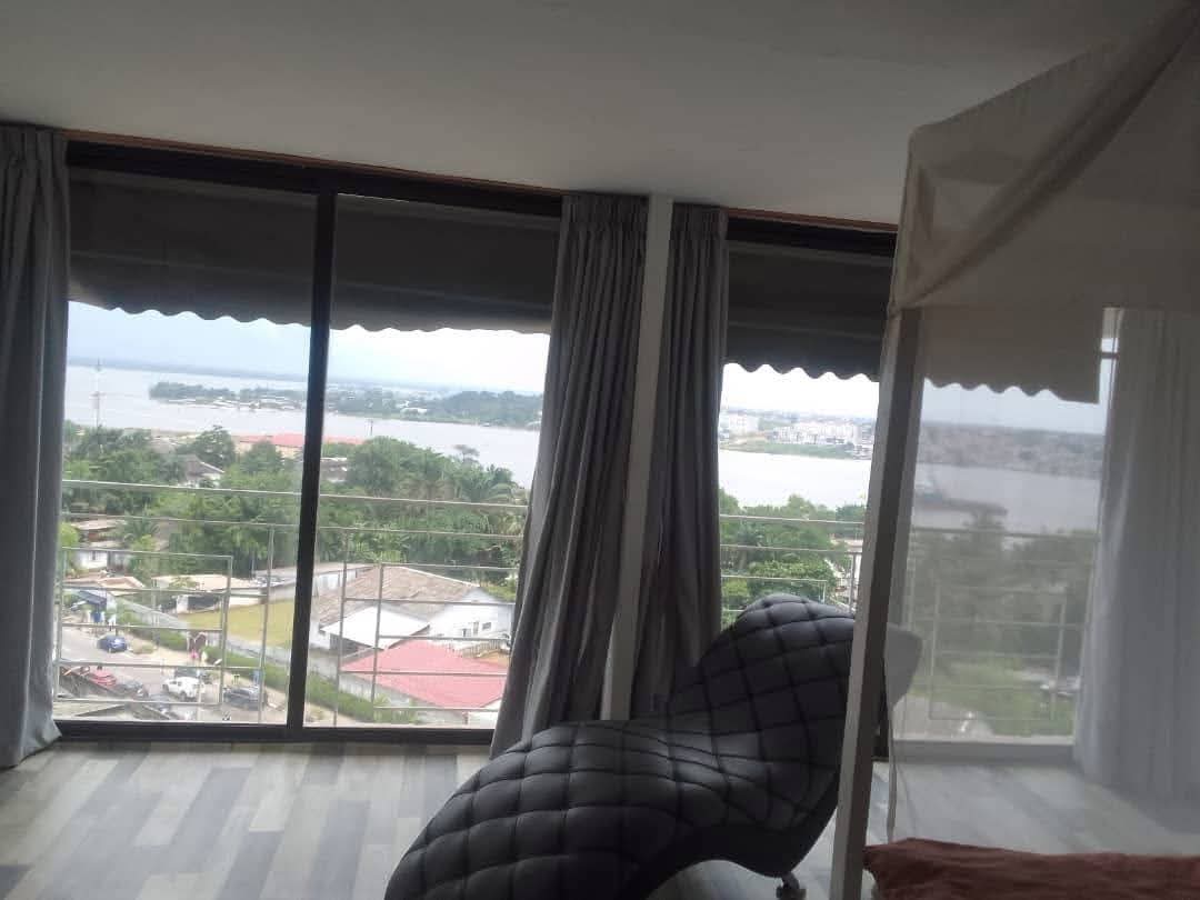 Apartamento dúplex de 4 habitaciones en venta en la meseta.