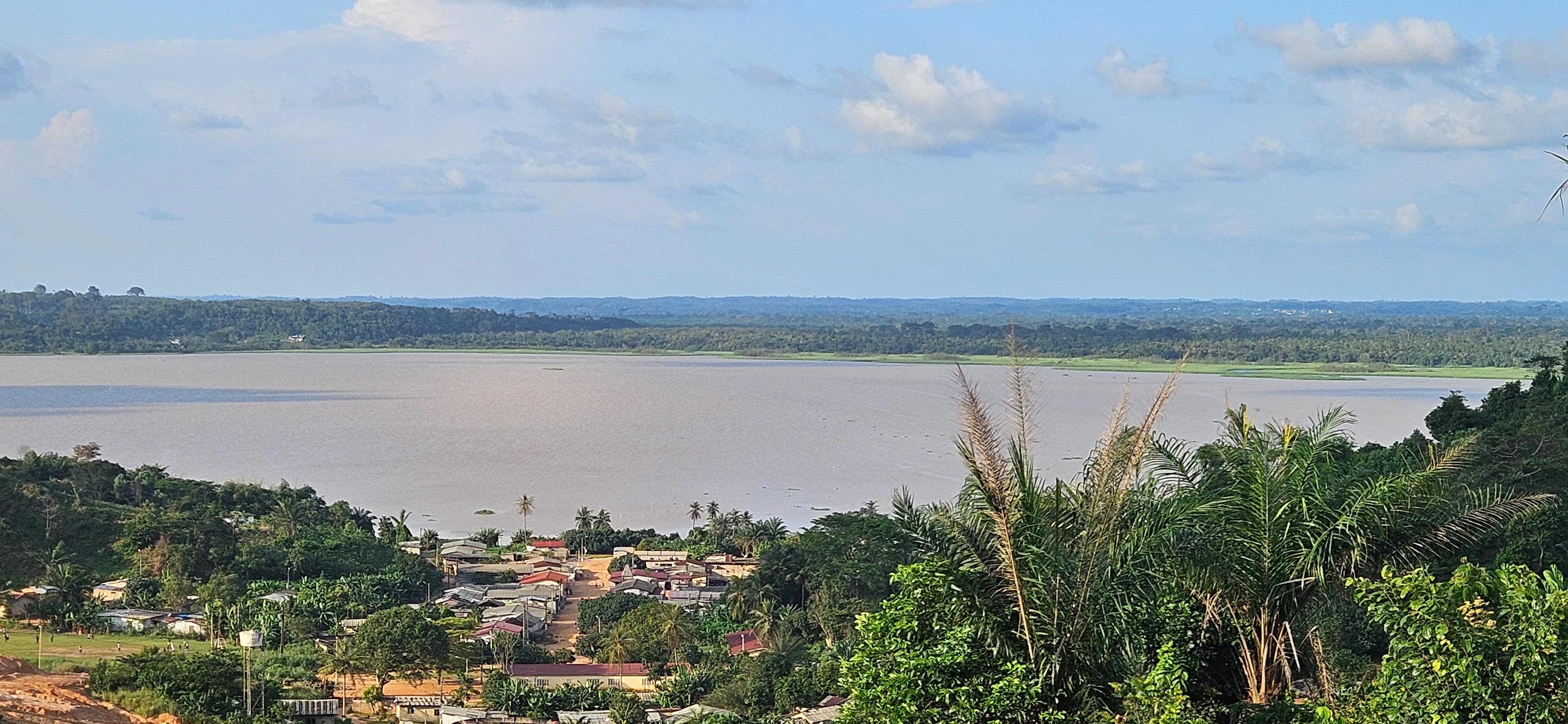 Cocody Abatta, un terreno di 10.000 m² in vendita sul bordo della laguna. 