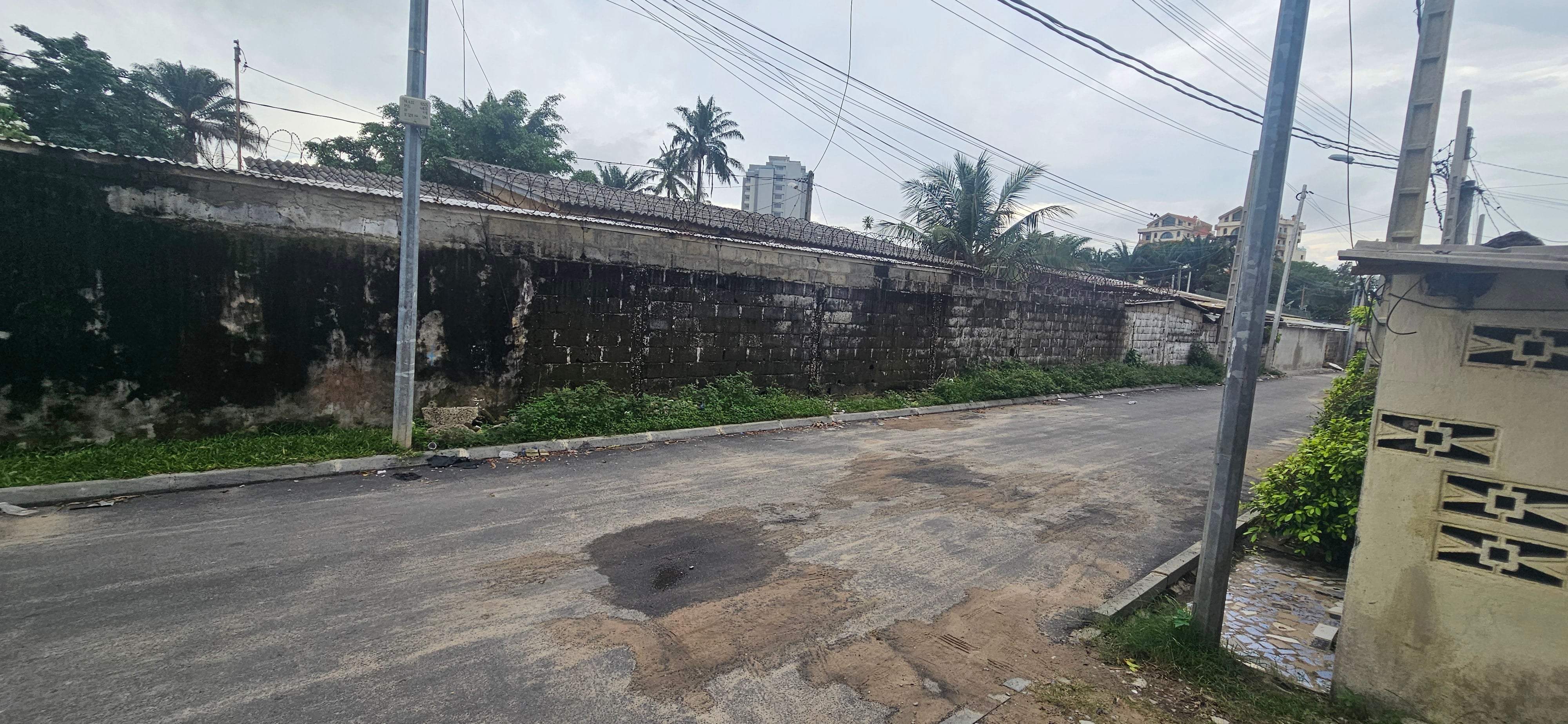 Zona 4, Biétry: in vendita un terreno di 432 m² con ACD (titolo di proprietà). 