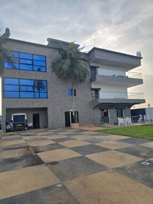 IN VENDITA: APPARTAMENTO TRIPEX DI ALTO LIVELLO CON 9 CAMERE, COSTRUITO SU ...