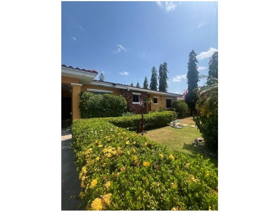 Paradise Between the Sea and the Mountains with a Private Pool