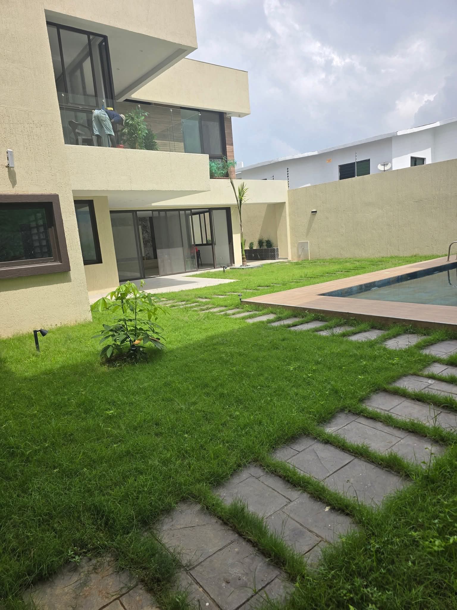 Vente Duplex connecté 8 pièces + piscine cocody angré 