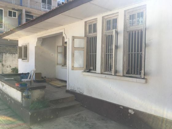 Upanga plot with house: 550sqm, TZS 2,500,000,000