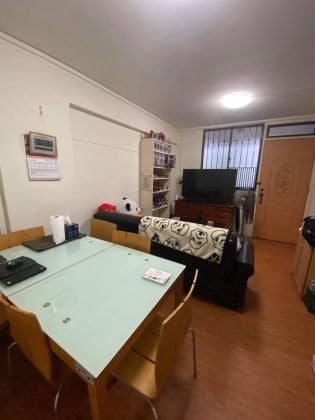 Room for Rent: 5-Minute Walk to Tiong Bahru MRT and Tiong Bahru Plaza