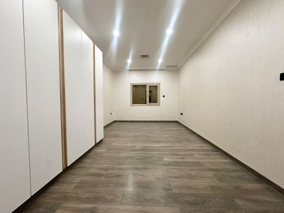 Four bedroom floor for rent in Al-Siddeeq