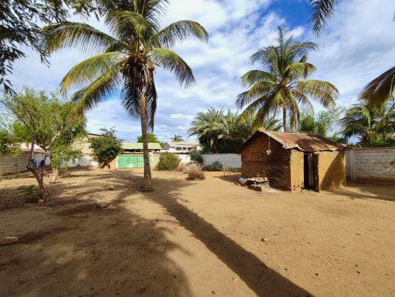 Parcela vallada de 800 m² en Andabizy – Cerca del centro del ...