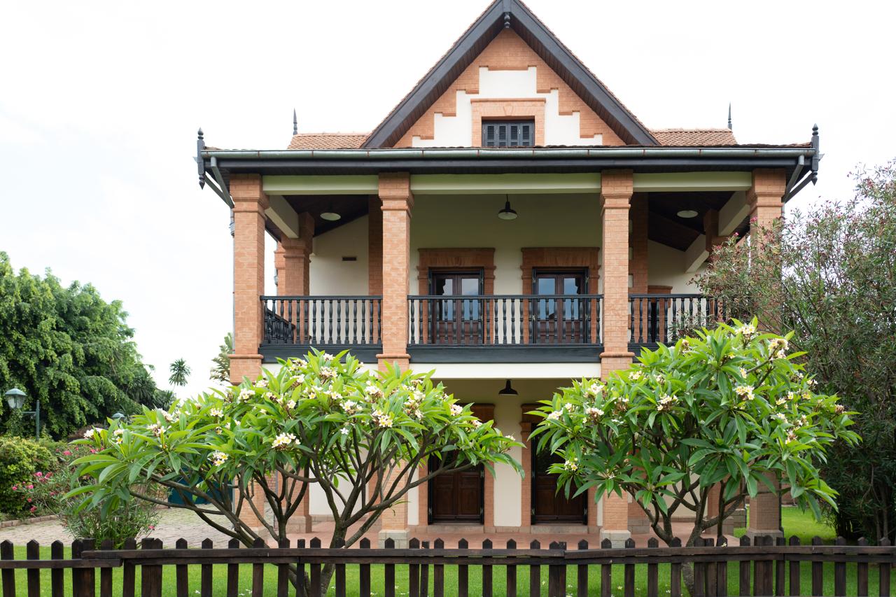 ANKORONDRANO - LARGE 6-ROOM VILLA WITH LARGE GARDEN AND SWIMMING POOL IN THE SECURE TANA WATER FRONT RESIDENCE