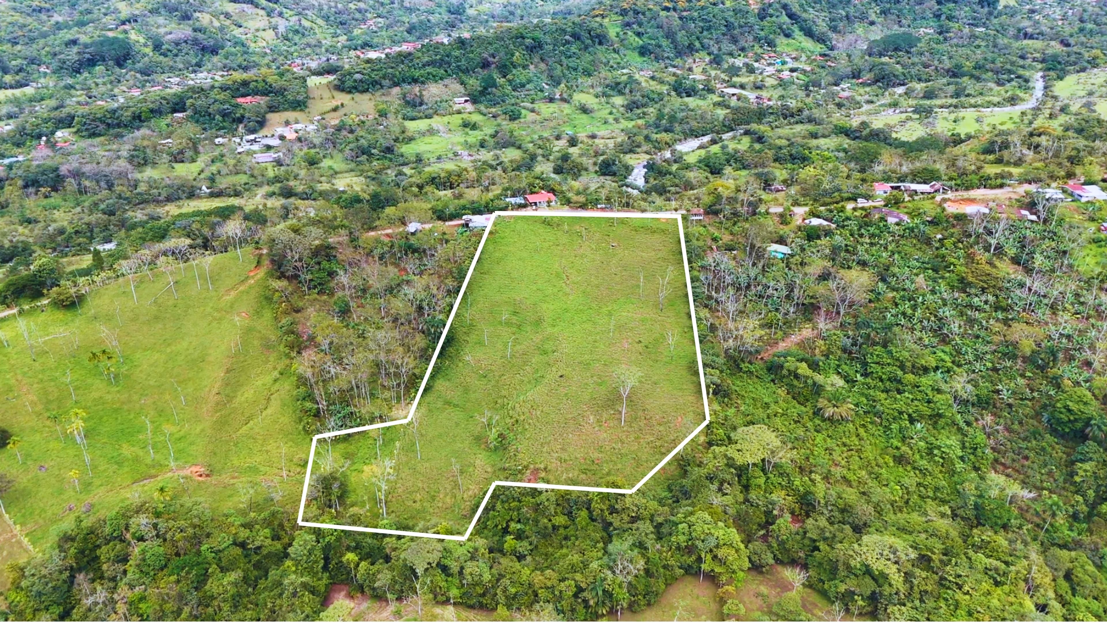 BEAUTIFUL 2-HECTARE PROPERTY WITH VALLEY VIEW, STREAM AND EASY ACCESS IN MIRAFLORES