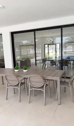 Lussuosa villa di 12 stanze su un unico piano in vendita nell'estensione ...