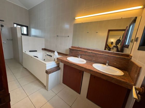 MAGNIFIQUE VILLA 06 PIÈCES AVEC PISCINE GOLF4