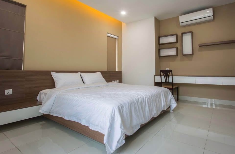 Apartment With Pool Available Now With 1 and 2 Bedroom 