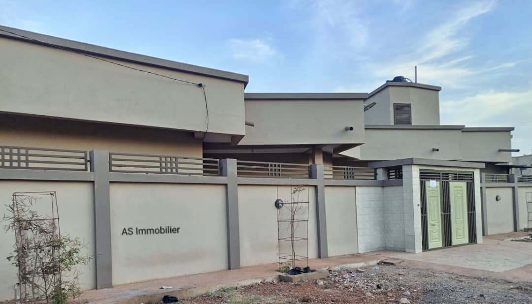 Villa neuve à louer à sébénikoro