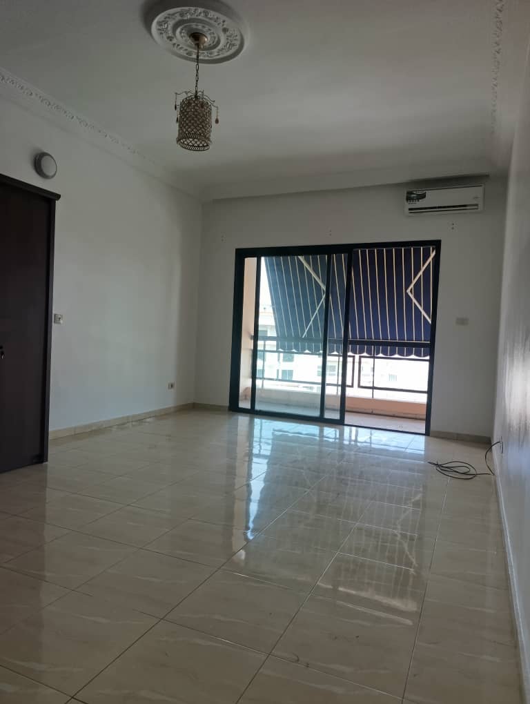 Affittasi grazioso appartamento di 4 locali al 3° piano a Cocody Riviera 4 M'badon 