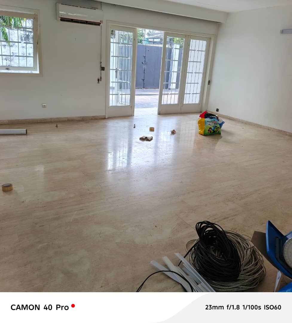 Affitto di una superba villa di 5 stanze su un unico piano con piscina a Cocody Danga 