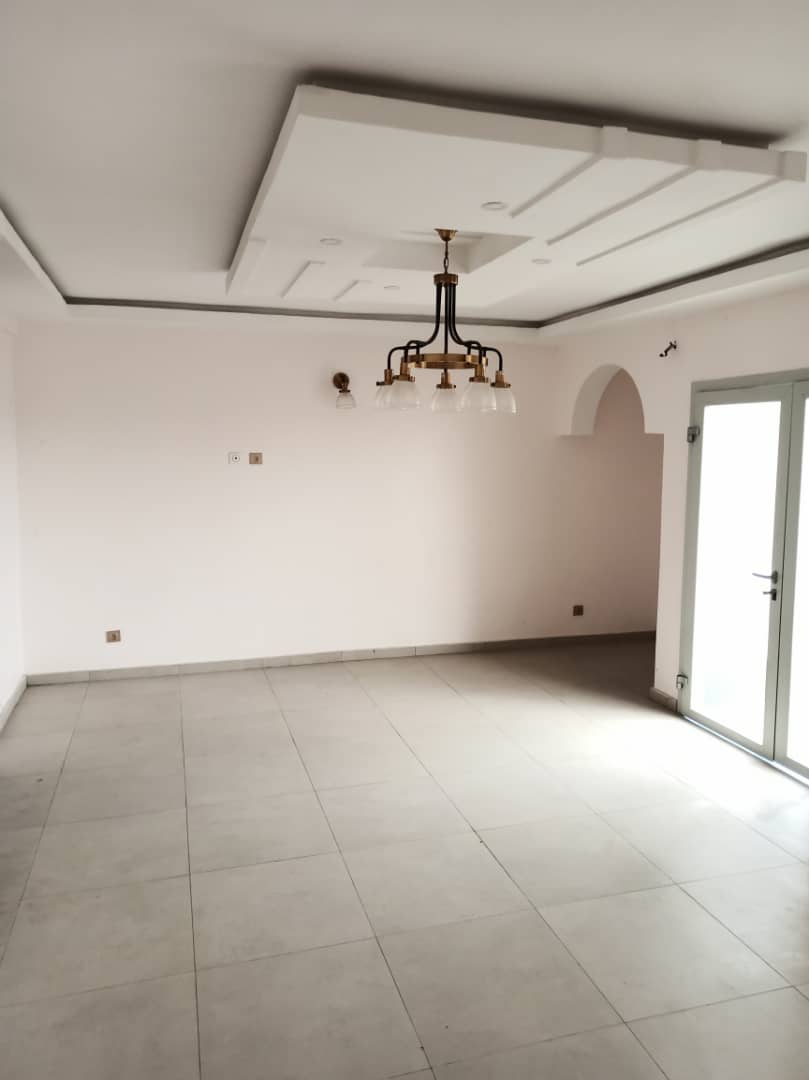 BEL APPARTEMENT DEUX CHAMBRES À LOUER À BONAPRISO