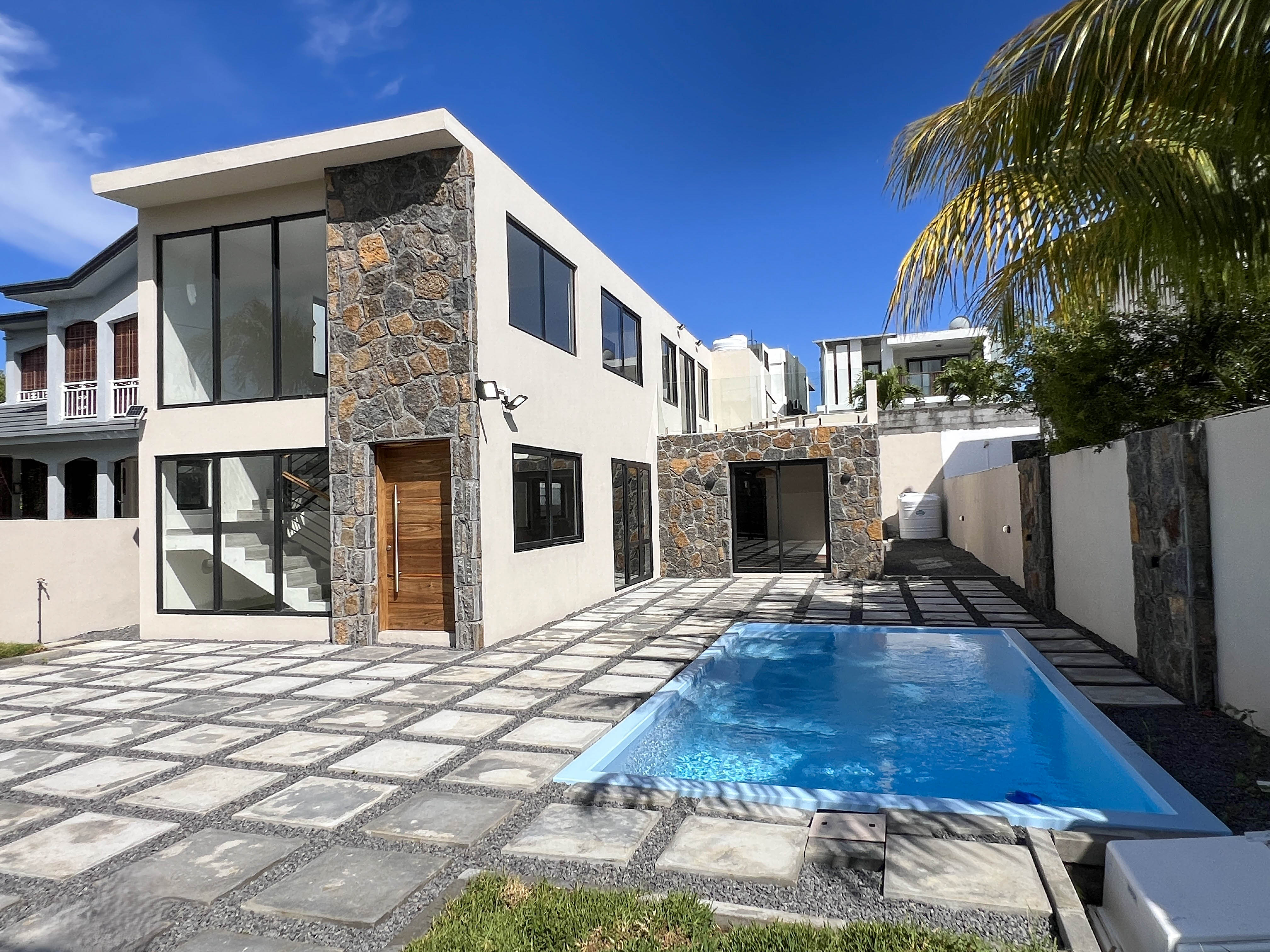 À VENDRE - VILLA NEUVE DE 3 CHAMBRES -  PEREYBERE