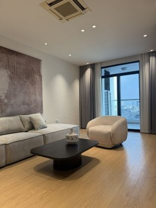 Elegant, modern 3 – bedroom apartment in Vincom Ba Trieu for rent