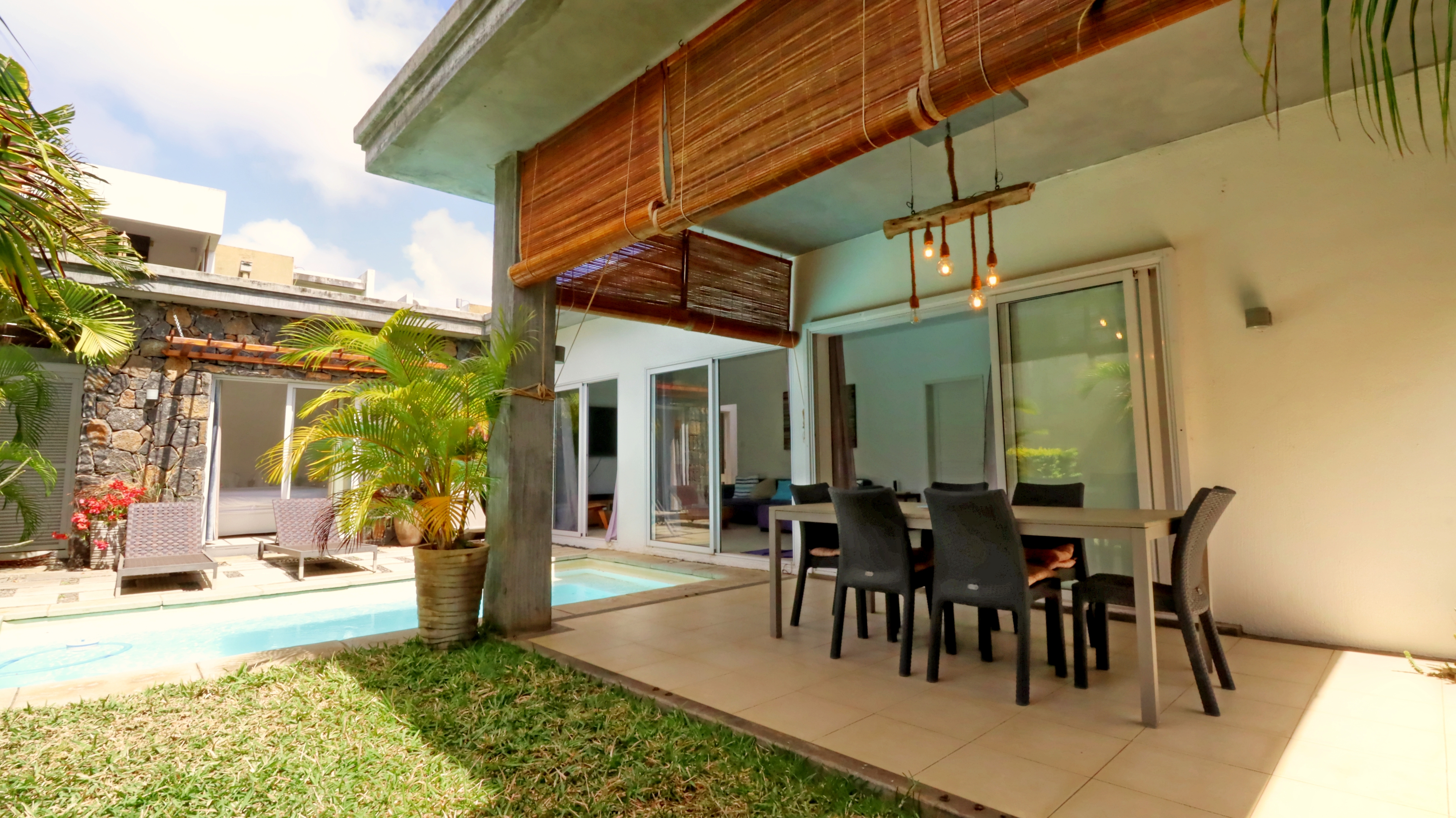 Charmante villa de 3 chambres, idéalement située dans un quartier paisible de Péreybère.