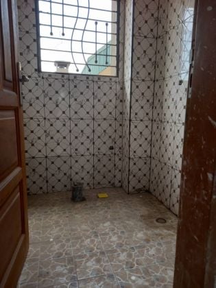 Plusieurs Studios Neufs Bon Standing à louer à Biyem-Assi 