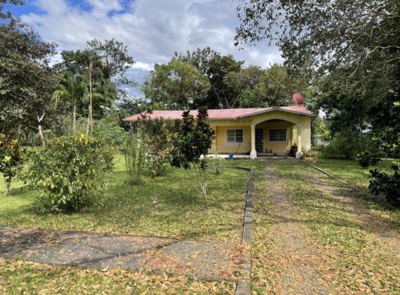 Se vende Casa titulada 