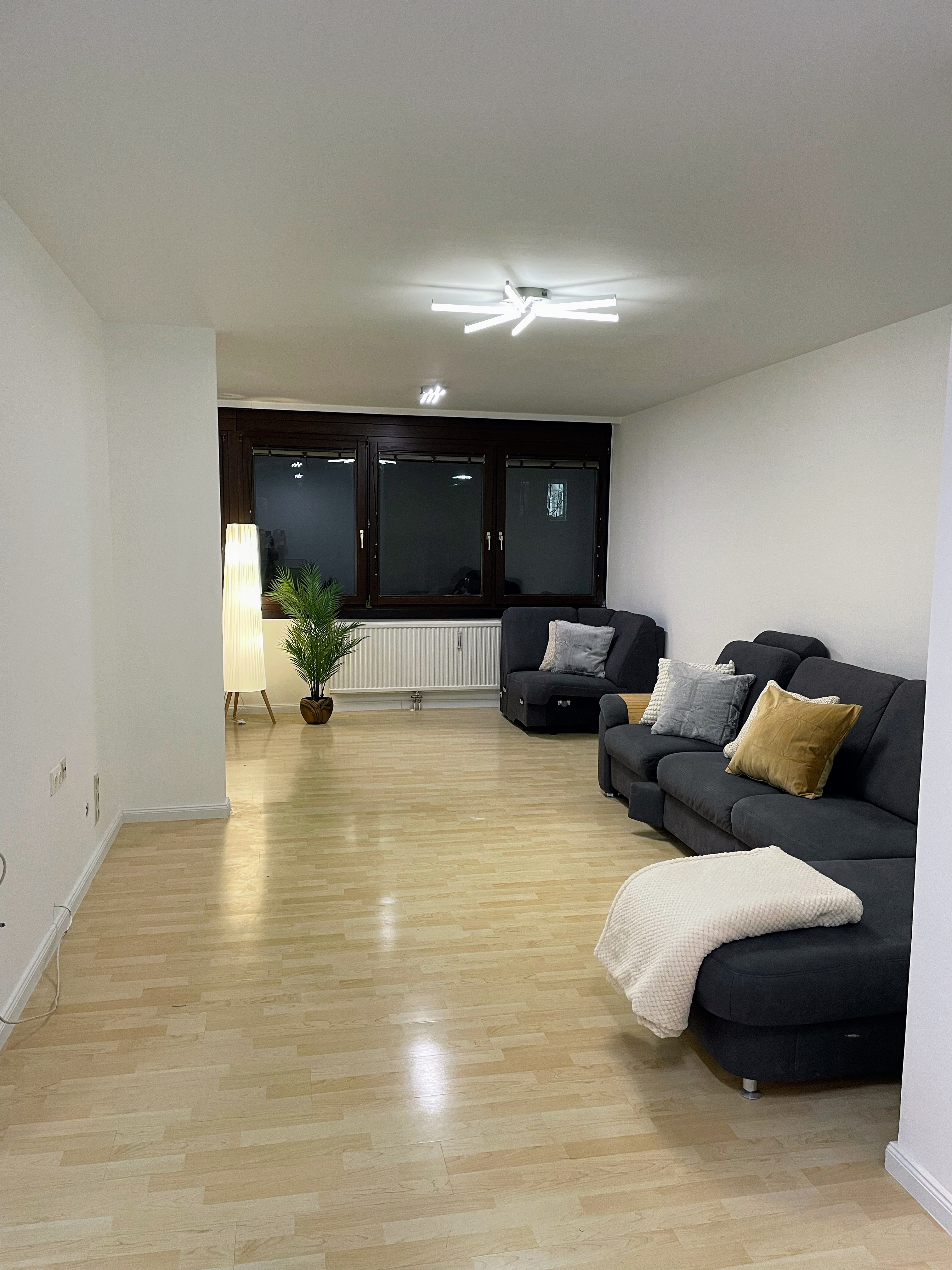 18th District - Sunny 3 bedroom apartment near public transport and parks - no agency fees!