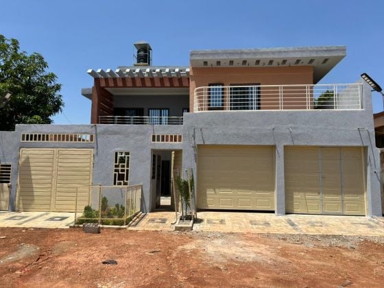 splendide villa R+1 située dans le quartier paisible de Saaba