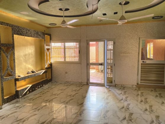 UN DUPLEX DE 08 PIÈCES EN LOCATION DANS LE QUARTIER NIOKO II SUR ...