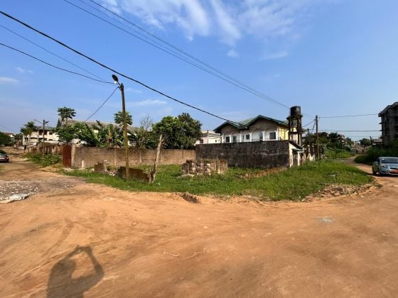 Lotto angolare di 227 m2 disponibile allo stadio Logbessou njoh 