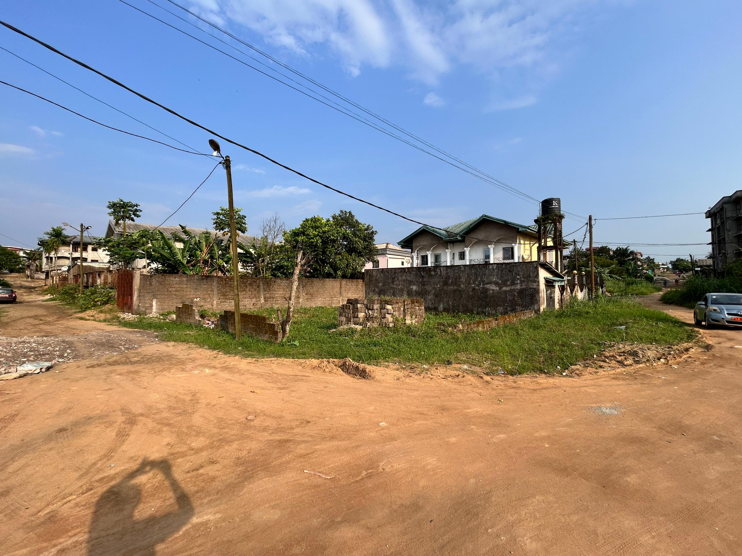 Lotto angolare di 227 m2 disponibile allo stadio Logbessou njoh 