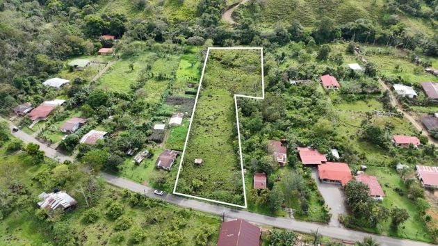 Excelente propiedad plana de 2+ acres sobre carretera pavimentada en ...
