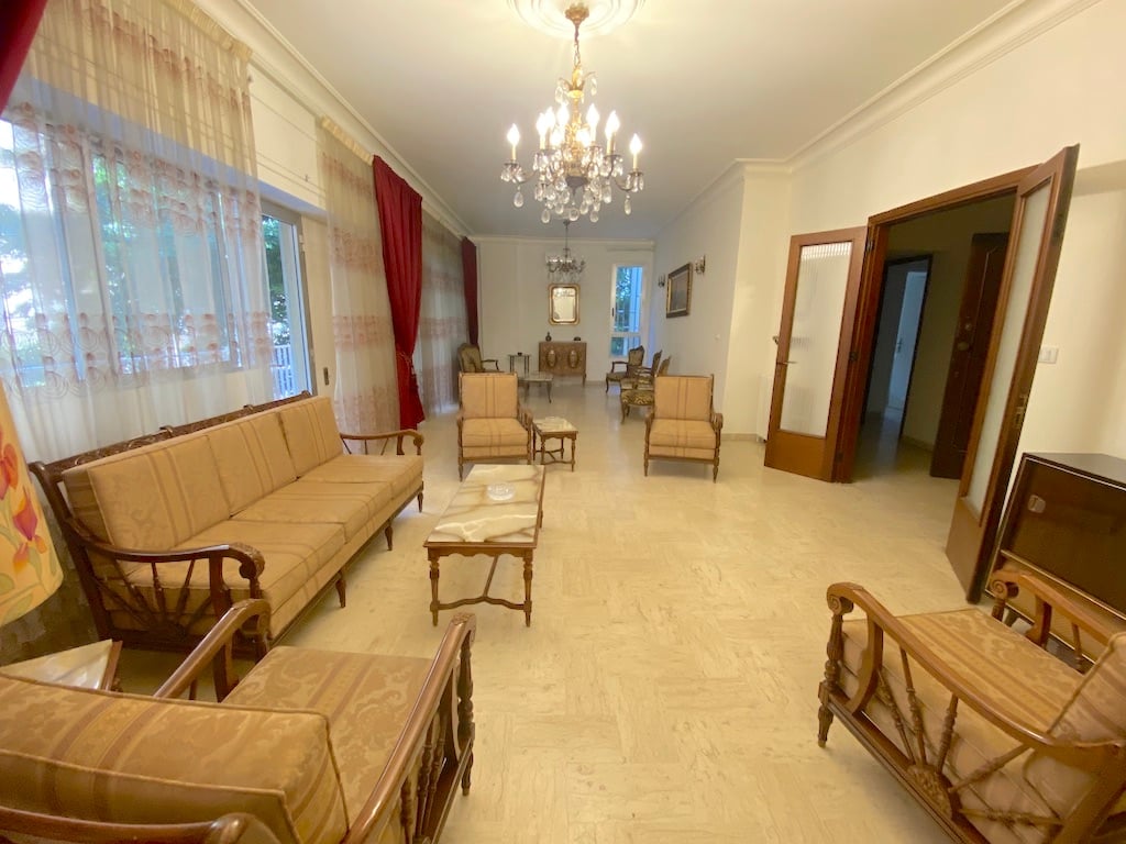 Furnished apartment to rent in Achrafieh 3 bedrooms + parking