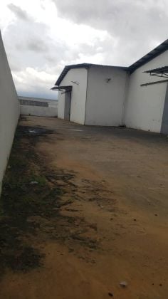 Yopougon Autoroute  zone industrielle pk24,Location entrepôt 1000m2