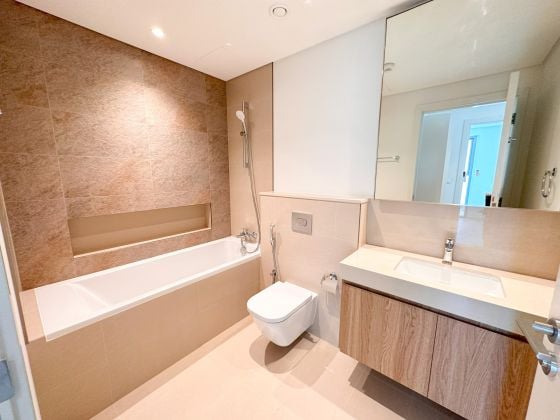 CITY CENTER VIEW | OPPOSITE ZABEEL | FREE AIR CONDITIONING Apartment