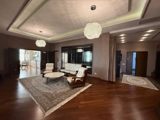 Luxury 3 bedrooms apartment on the Fountain square