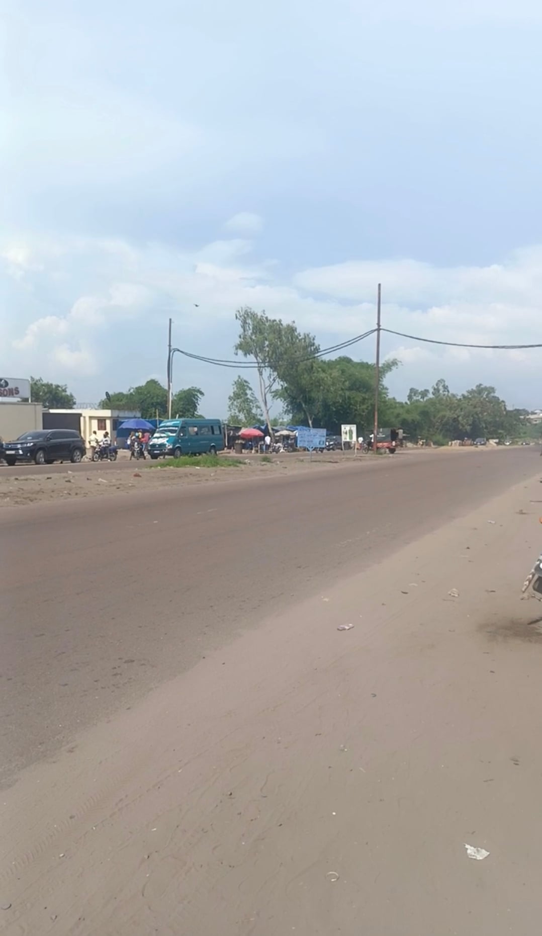 Grande Parcelle Commerciale en Vente Sur Boulevard Lumumba à Kinkole N'sele