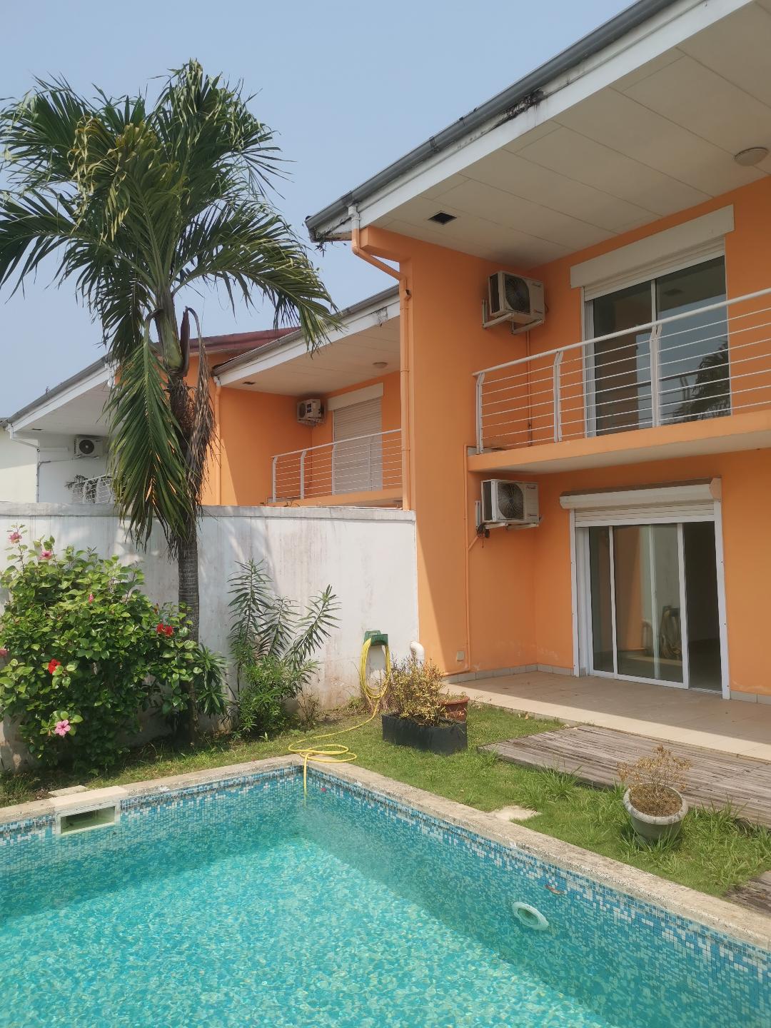 villa 4 chambres avec piscine