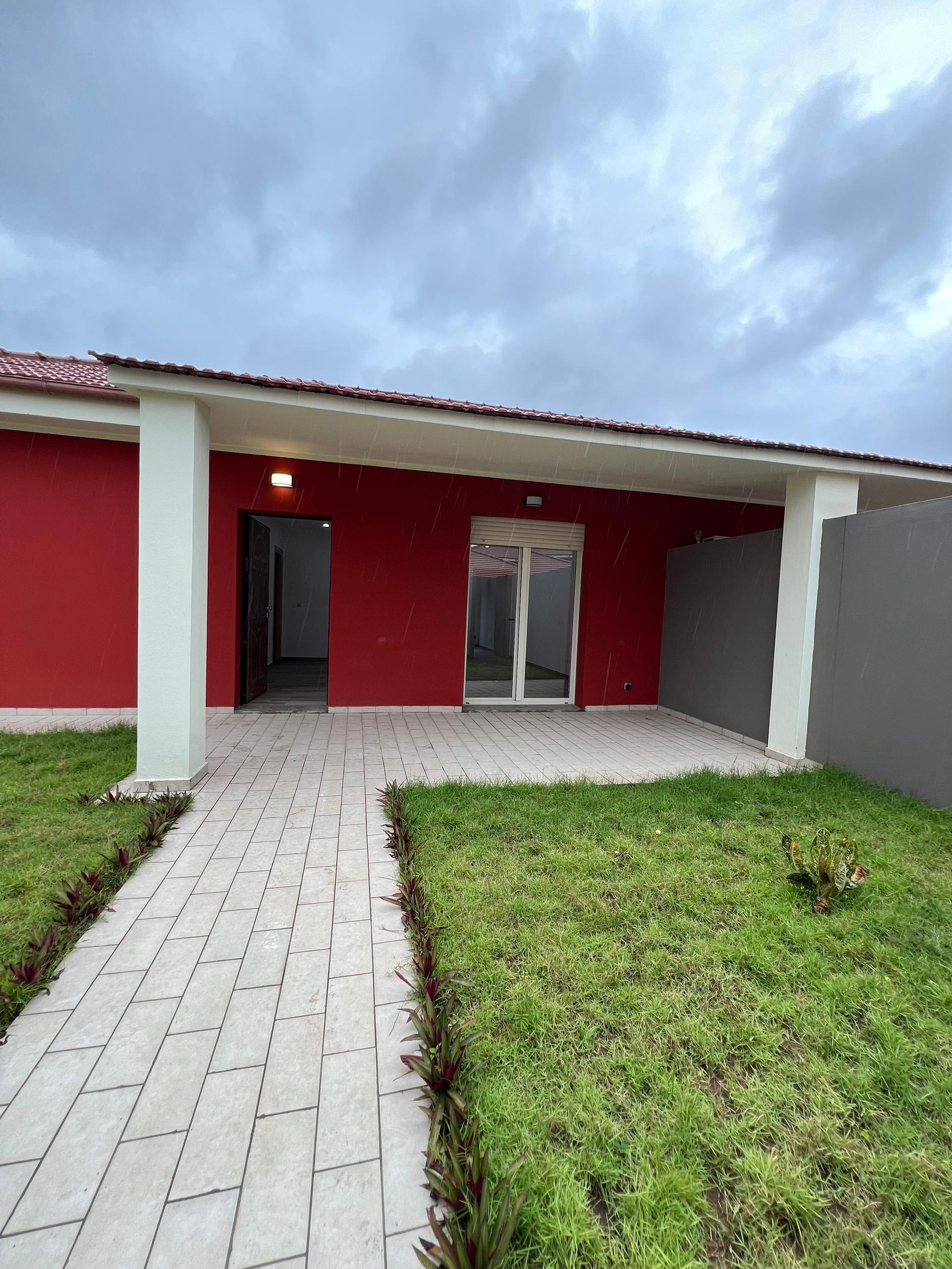 Villa basse en vente bassam modeste citée italienne 