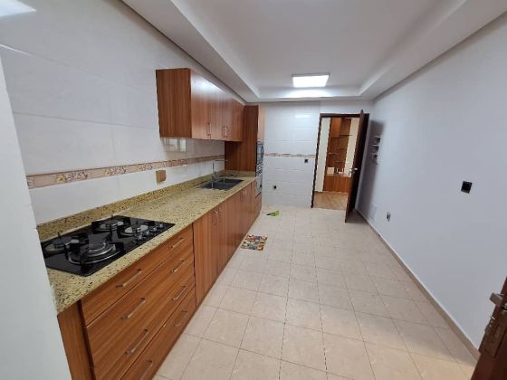 APPARTEMENT 04 PIECES À BEVERLLY HILLS AVEC PISCINE