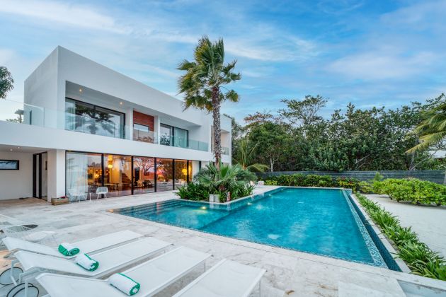 High-end Beach House in Belize, Central America