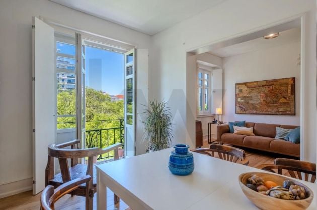 Renovated 3-Bedroom Apartment with Open Views over a Garden in Avenidas ...