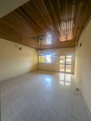 Vaste Appartement Bon Standing à louer à Odza 