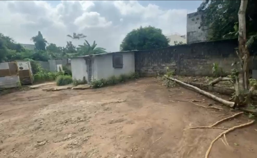 Vente terrain de 532m2 a cocody riviera M'badon a proximité de l'ambassade de chine.