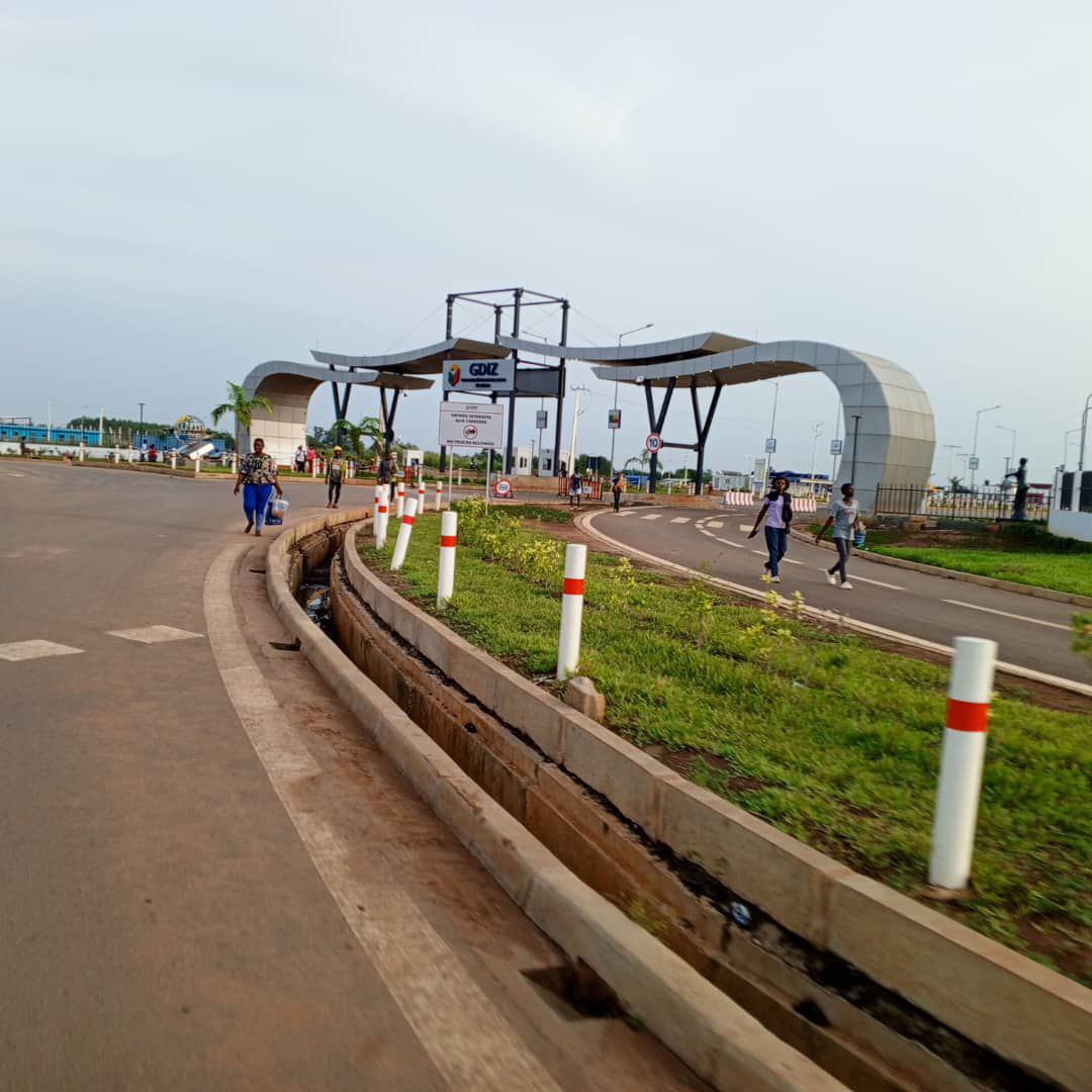  à Zè-Glo Promo à 1.100.000f / Parcelle TF +229 01 96 25 88 41 WHATSAPP ET Appel Abomey-calavi seulement à quelques minutes de la zone industrielle GLO-DJIGBÉ