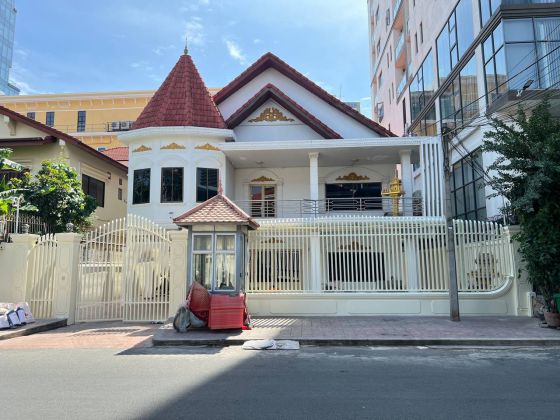 06 Bedrooms Villa for Rent near Royal Palace