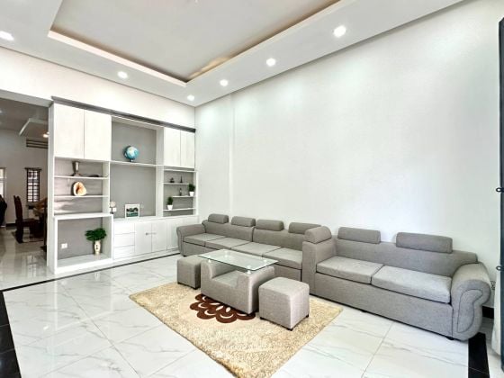 Townhouse 5 Bedrooms For Rent in Chak Angre Ler - Phnom Penh