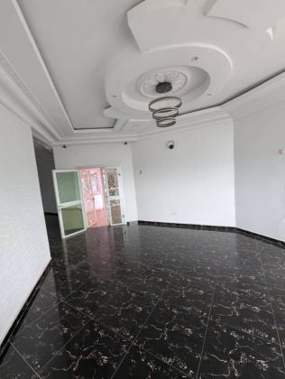 Magnifique et Vaste Appartement Haut Standing à louer à Odza 