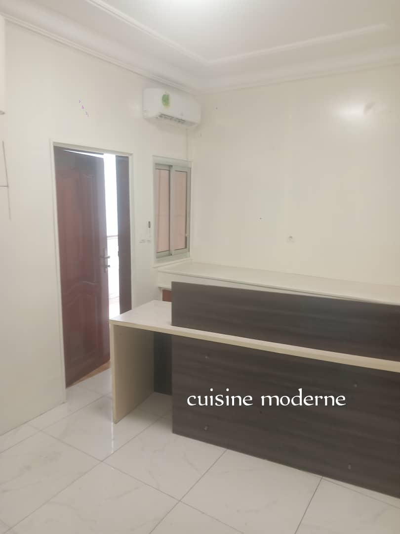 APPARTEMENT DE DEUX CHAMBRES À LOUER À BALI POUR LOGEMENT OU BUREAUX 