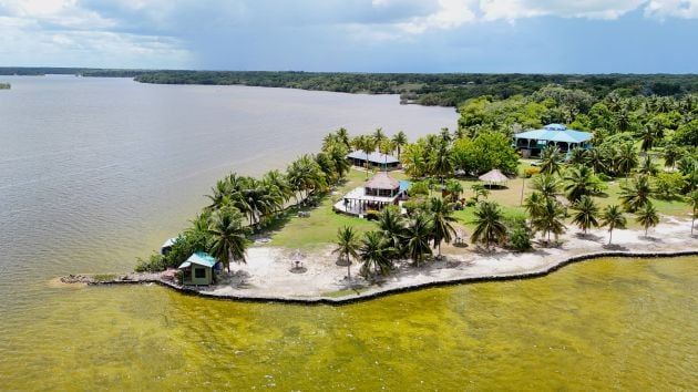 Exclusive Waterfront Property with Private Dock – Caribbean, Belize, ...