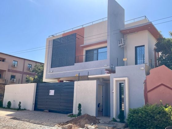 À LOUER – Magnifique Duplex 4 Chambres Autonomes avec Piscine ...