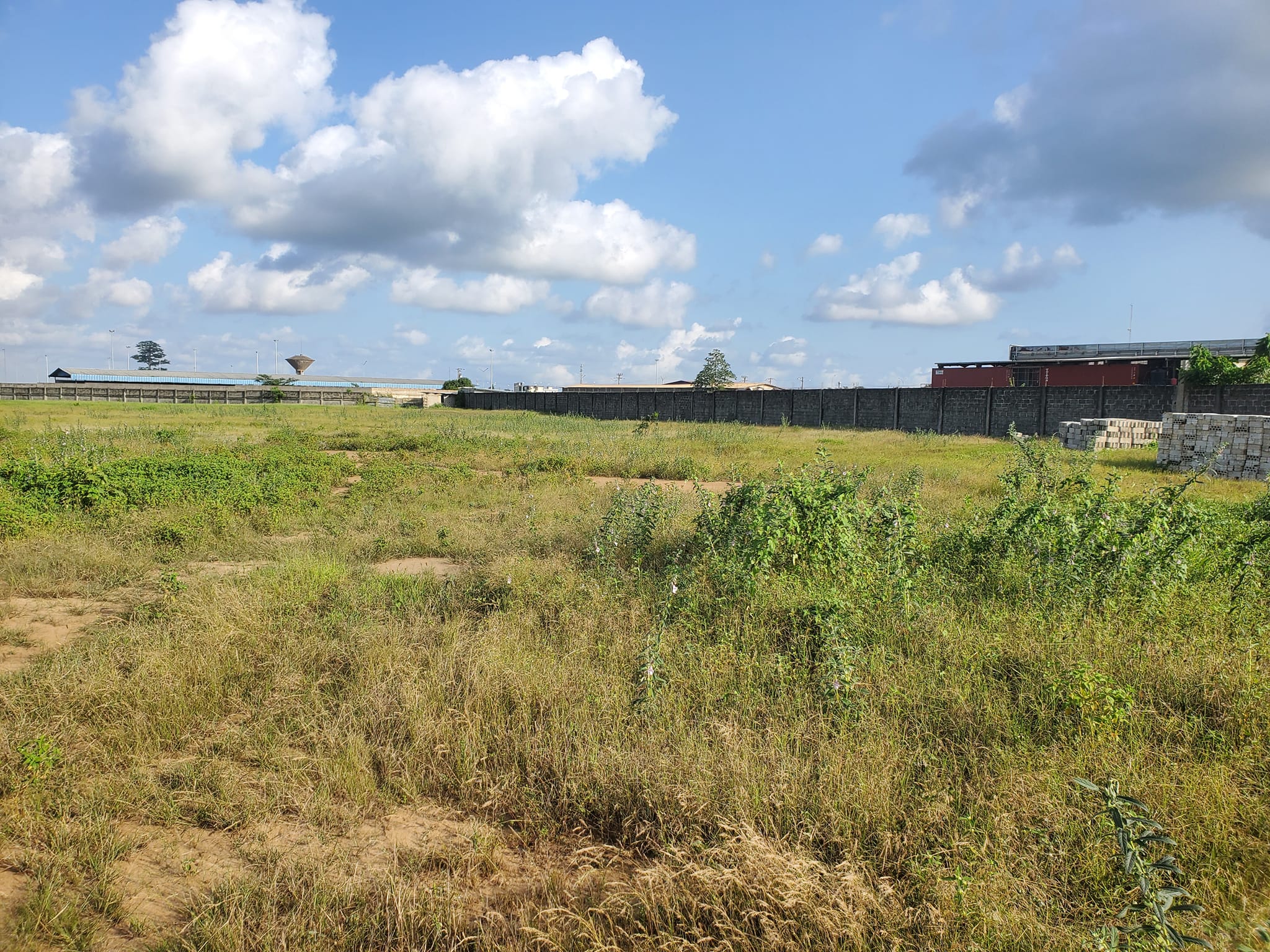 Yopougon  zone industrielle PK24,proximité prestige ciment vente 1ha589m2